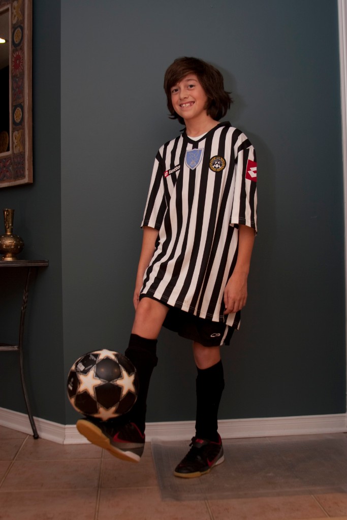 2008-12_SoccerPose_023