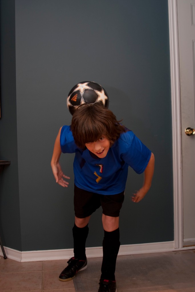 2008-12_SoccerPose_029
